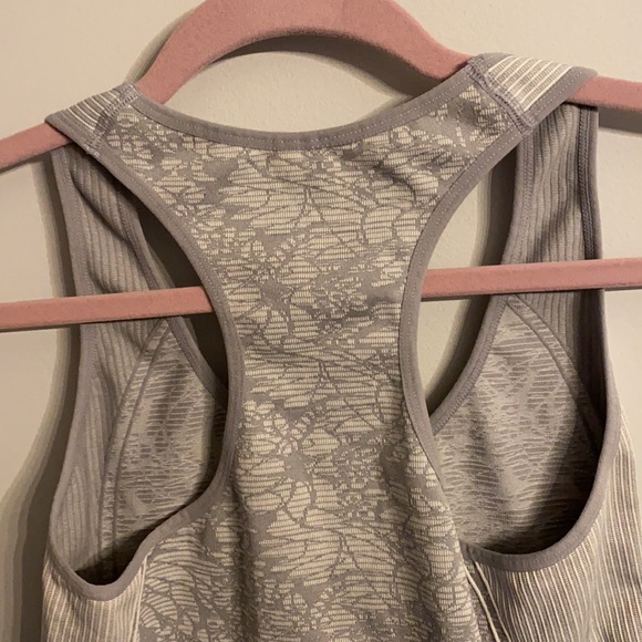 🟢10/$10 - racerback tank - Picture 4 of 4